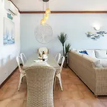 Charming In With Pool Holiday home *