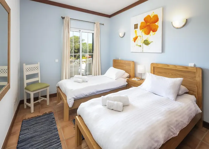 Ferienhaus Charming In With Pool