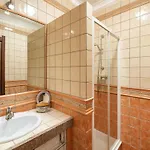 בית נופש Charming In With Pool בנאגיל