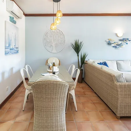 Charming In With Pool Сasa de vacaciones *