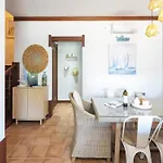 Σπίτι διακοπών Charming In With Pool